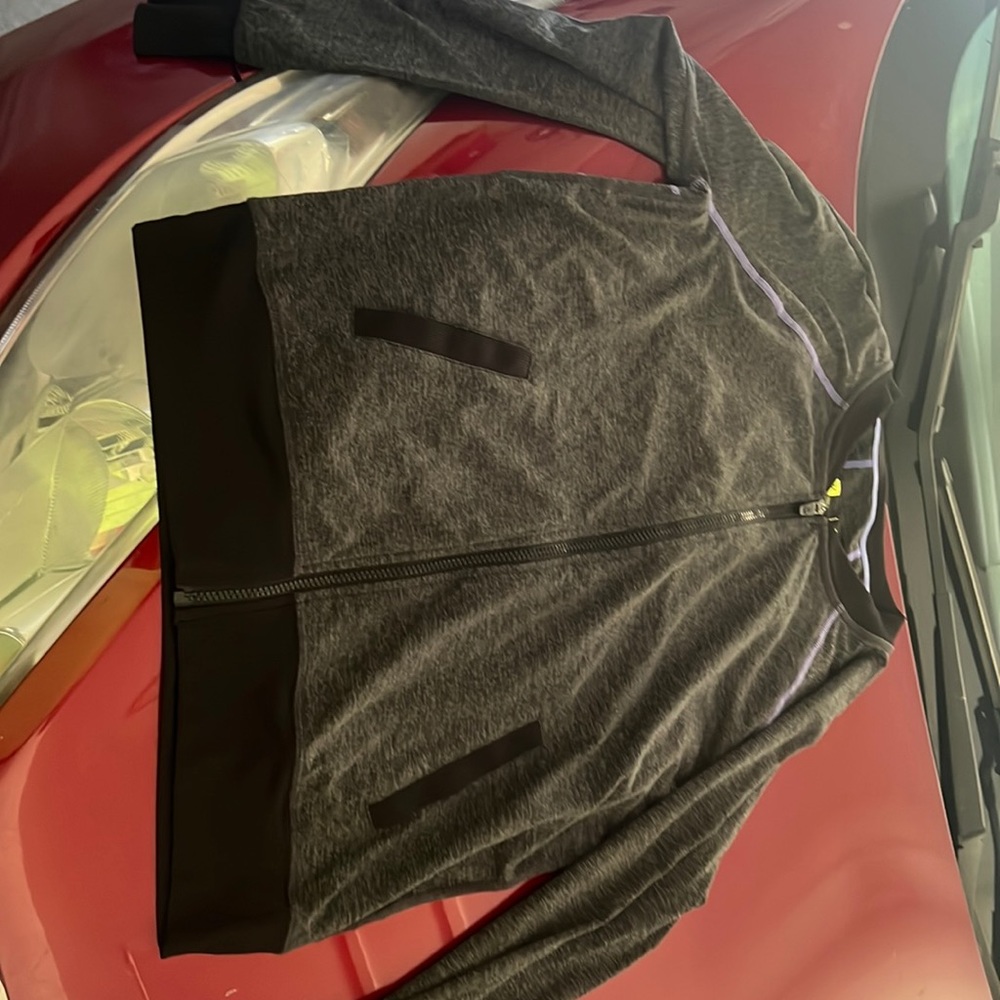 Women’s medium long sleeve jacket.